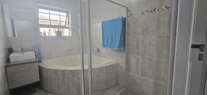 3 Bedroom Property for Sale in Reebok Western Cape